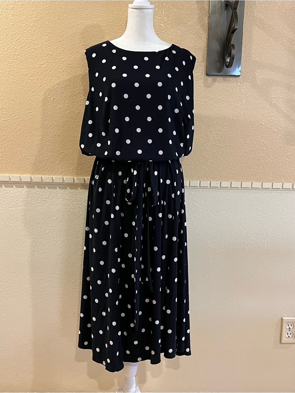 Anne Klein polka dot long dress Sleeveless, belted. Stretchy. Black and white 3X - Picture 2 of 9